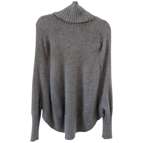 PORTOLANO Cashmere Relaxed Asymmetrical pullover poncho - Picture 2 of 10